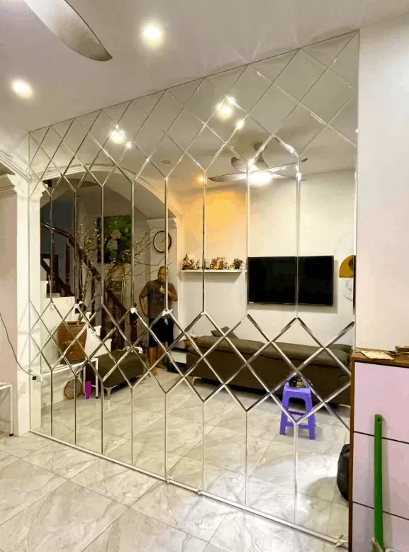 Gương trang trí nên dùng gương 5mm có phôi gương chất lượng